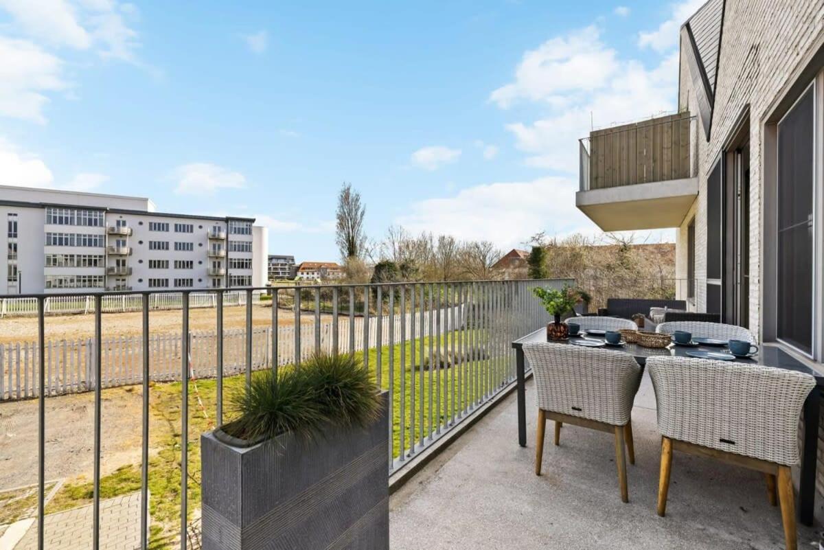 Huswell - Apartment With Natural Swimming Pool Middelkerke Eksteriør bilde
